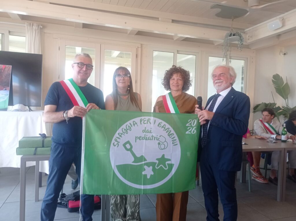 Bandiera Verde 2026 consegnata a Silvi per la spiaggia a misura di bambino