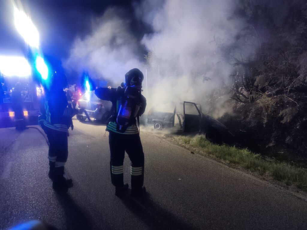 Vigili del Fuoco intervengono sull'incidente stradale sulla SP8 a Civitella del Tronto