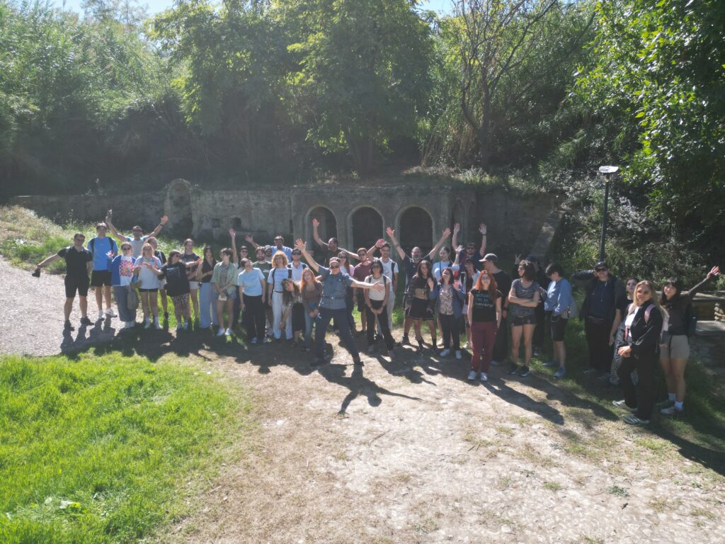 Giovani partecipanti allo scambio Erasmus+ nella Riserva Naturale del Borsacchio a Roseto degli Abruzzi