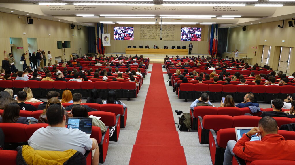Cerimonia inaugurale dell'VIII Forum Internazionale del Gran Sasso nell'Aula Magna "Benedetto Croce" dell'Università di Teramo