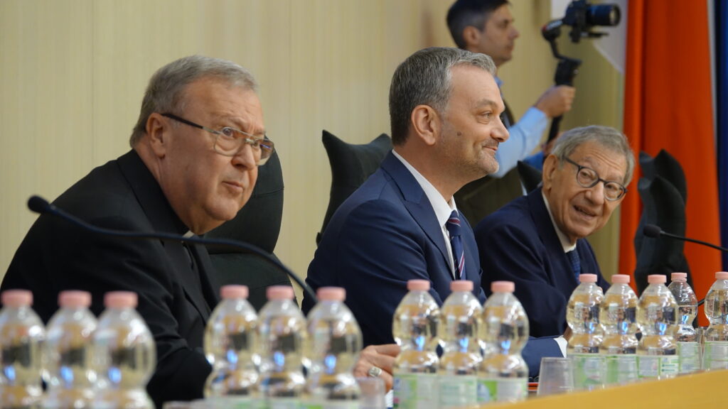 Cerimonia inaugurale dell'VIII Forum Internazionale del Gran Sasso nell'Aula Magna "Benedetto Croce" dell'Università di Teramo